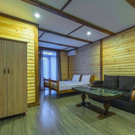 Sister'S Warm Guest House Batumi Eksteriør billede