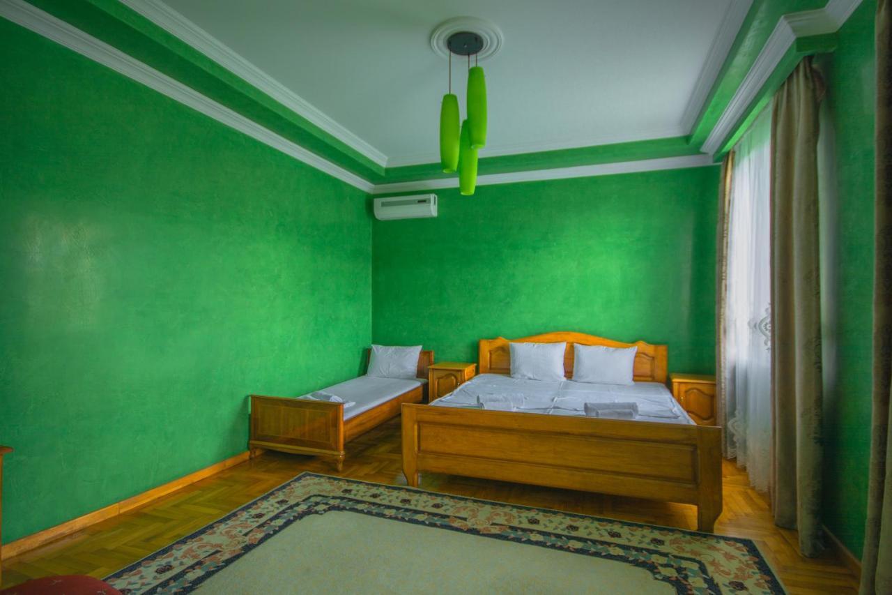 Sister'S Warm Guest House Batumi Eksteriør billede