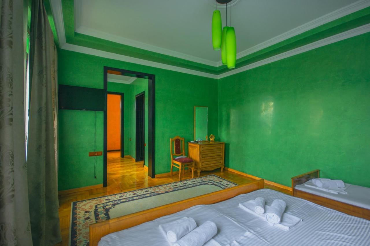 Sister'S Warm Guest House Batumi Eksteriør billede